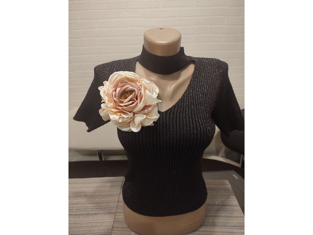 Брошка біла троянда ручної роботи, біла квітка брошка