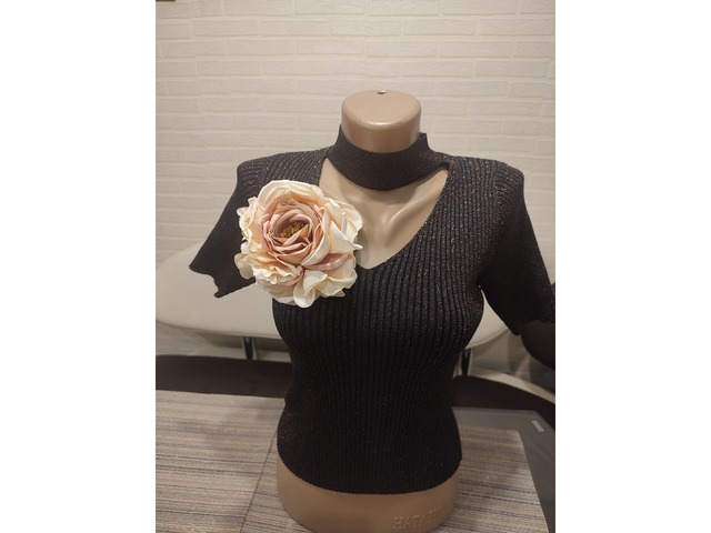 Брошка біла троянда ручної роботи, біла квітка брошка