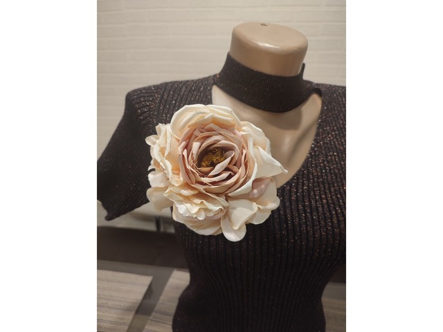 Брошка біла троянда ручної роботи, біла квітка брошка