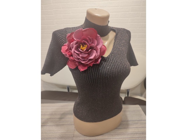 Брошка біла троянда ручної роботи, біла квітка брошка