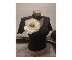 Біла велика квітка брошка, біла брошка квітка