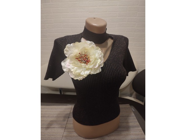 Рожева квітка брошка, велика рожева квітка