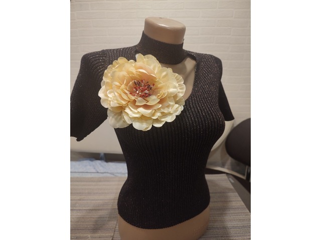 Рожева квітка брошка, велика рожева квітка