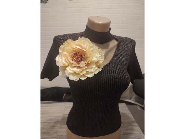 Рожева квітка брошка, велика рожева квітка