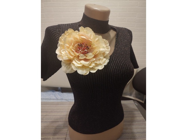 Жовта велика квітка брошка, жовта брошка