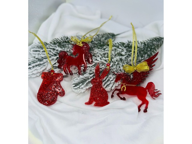 Набір новорічних прикрас на ялинку з епоксидної смоли.