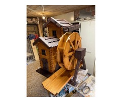 Водяний млин із відкривними дверима та дахом – дерев’яний, робочий (11 000 грн)