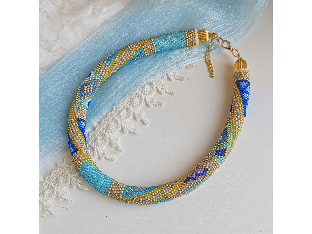 Прикраса із бісеру кольє-джгут "Королівський шарм"