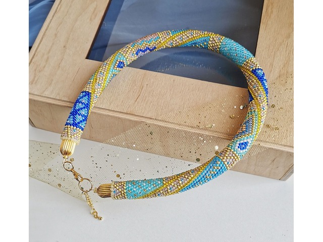 Прикраса із бісеру кольє-джгут "Королівський шарм"