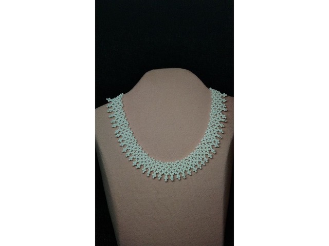 Селянка-жіноча. чорна та біла