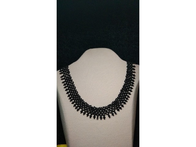 Селянка-жіноча. чорна та біла