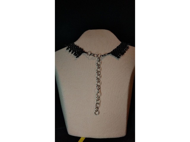 Селянка-жіноча. чорна та біла