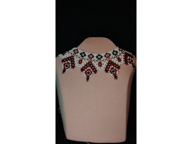 Селянка-жіноча в українському стилі.