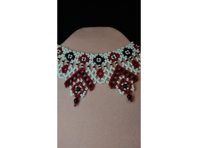 Селянка-жіноча в українському стилі.