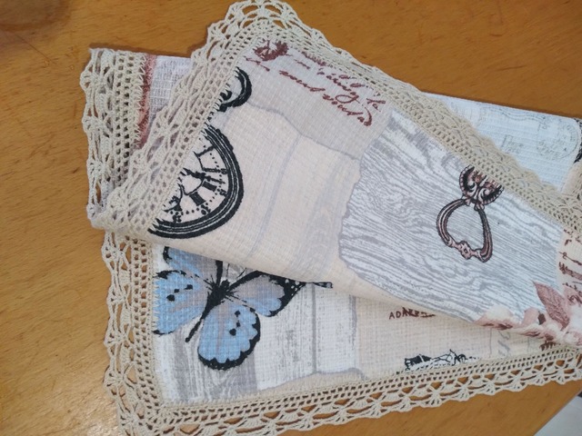 Полотенце с ажурной вязаной каймой