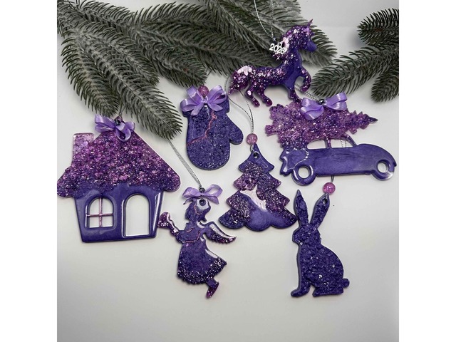 Набір новорічних прикрас на ялинку з епоксидної смоли.