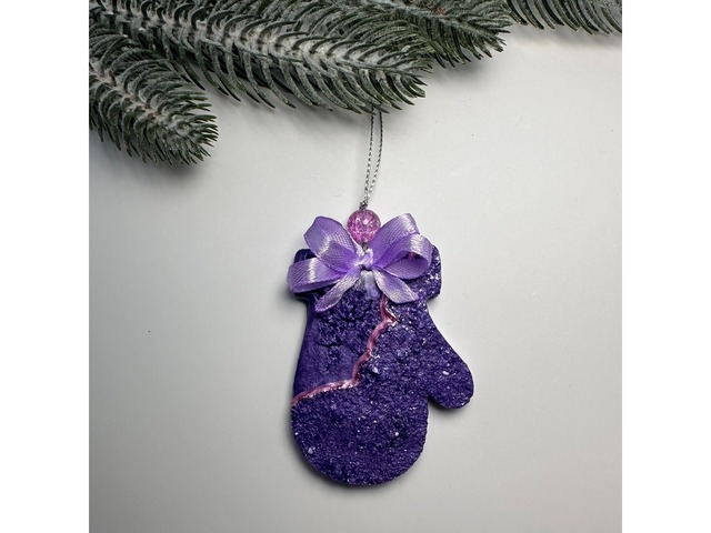 Набір новорічних прикрас на ялинку з епоксидної смоли.