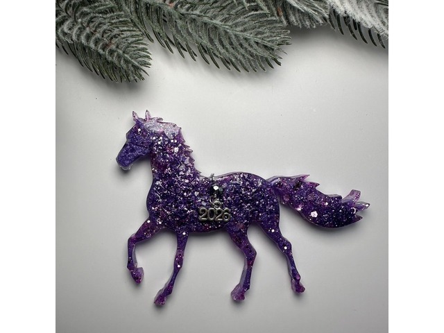 Магніт *Кінь*. Новорічний декор з епоксидної смоли.