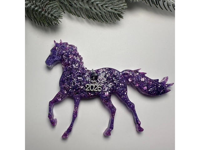 Магніт *Кінь*. Новорічний декор з епоксидної смоли.