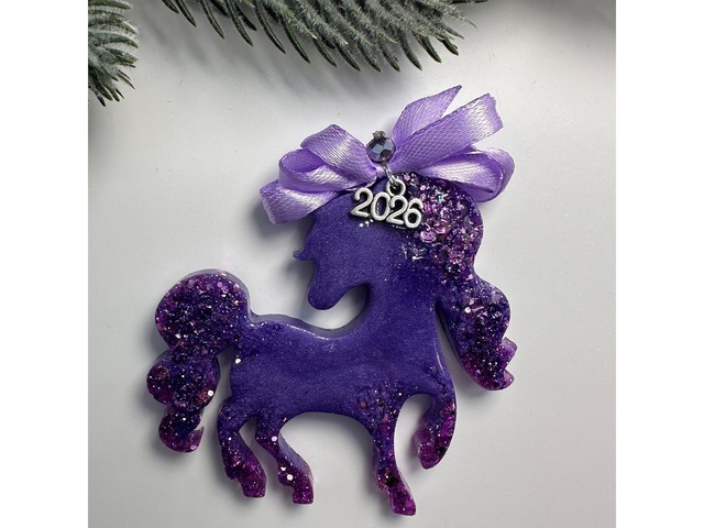 Магніт *Кінь*. Новорічний декор з епоксидної смоли.