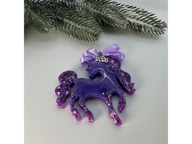 Магніт *Кінь*. Новорічний декор з епоксидної смоли.