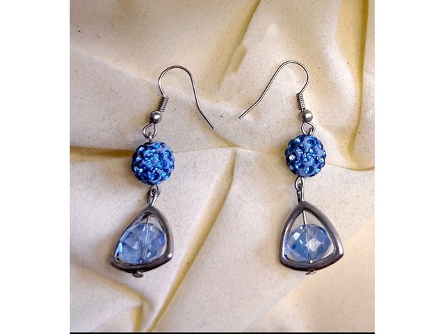 сережки з синім кришталем і намистинами