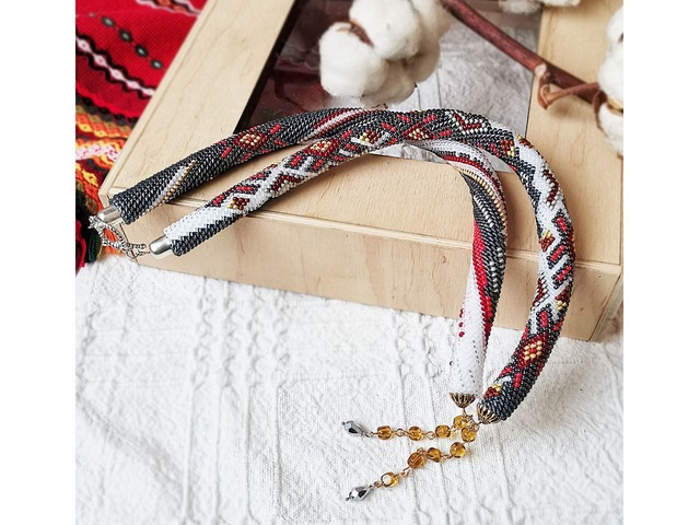 Прикраса із бісеру кольє-джгут "Грація"