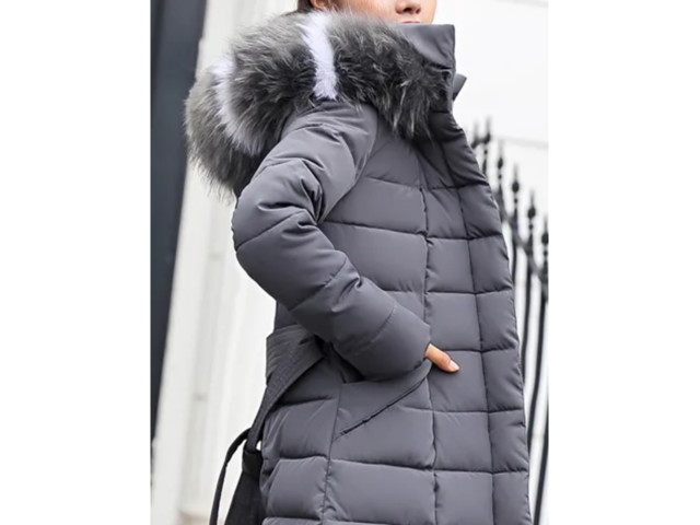 Жіноче пальто -      нове