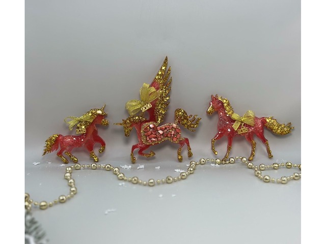 Магніт *Кінь*. Новорічний декор з епоксидної смоли.