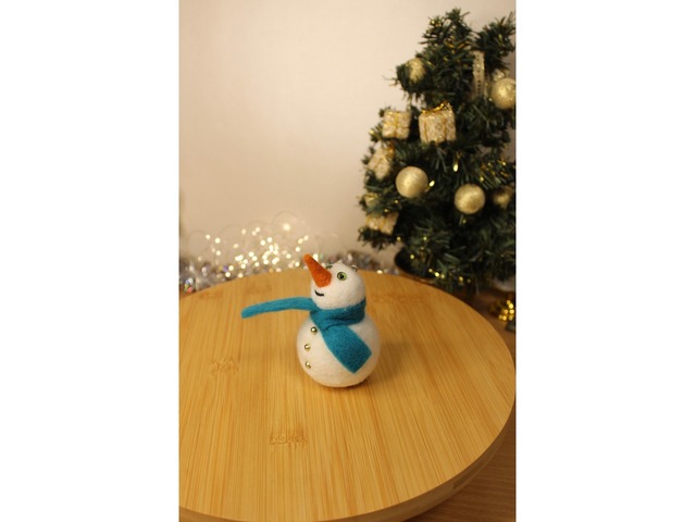 Іграшки на ялинку снеговички валяна іграшка брелок прикраса з вовни інтерєрна
