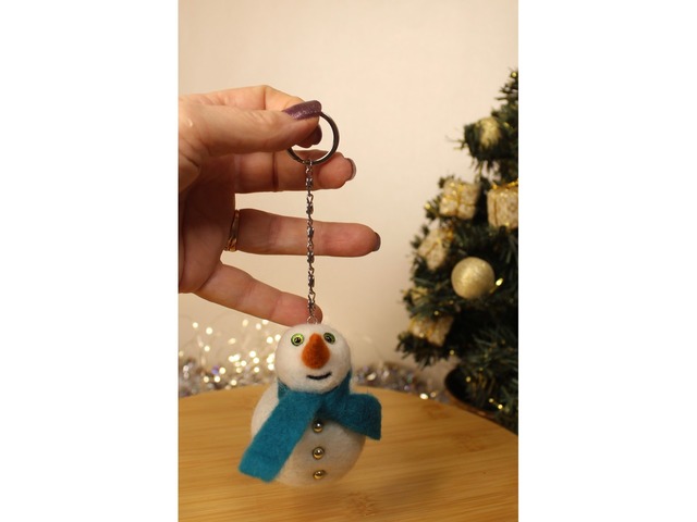 Іграшки на ялинку снеговички валяна іграшка брелок прикраса з вовни інтерєрна