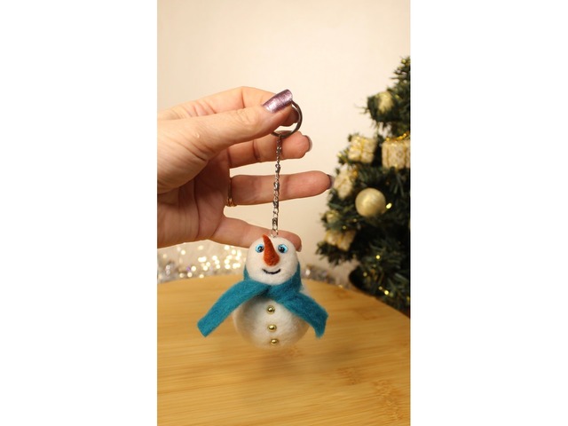 Іграшки на ялинку снеговички валяна іграшка брелок прикраса з вовни інтерєрна
