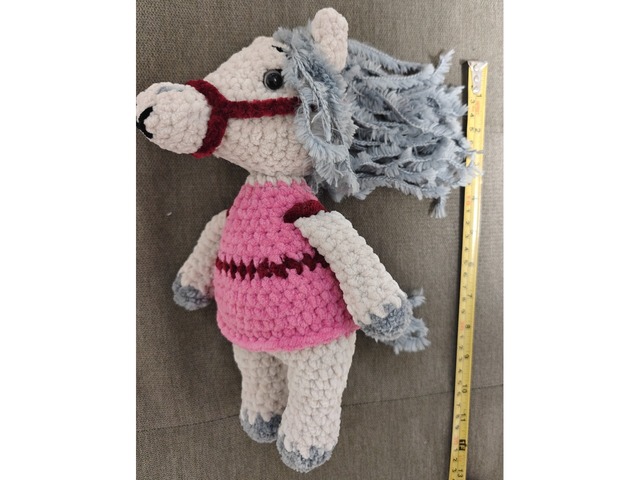 Кінь коник в'язана іграшка подарунок  ручна робота hand made