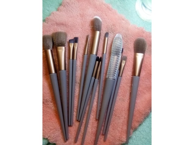 Пензлі для макіяжу - нові  -- 2 набори