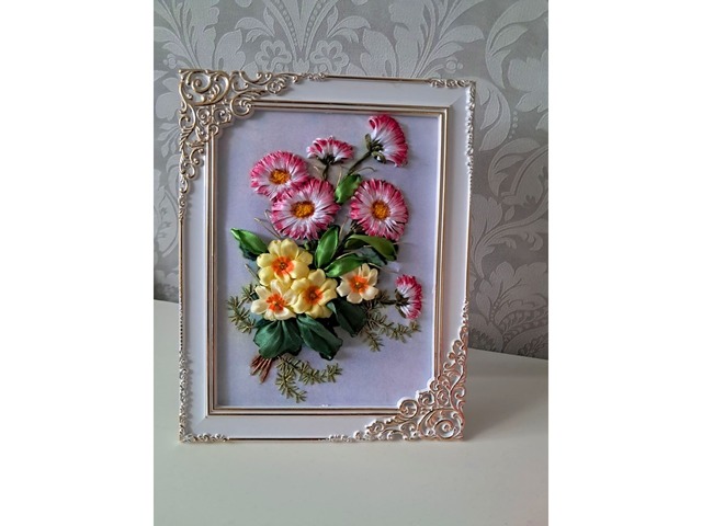 Мініатюрка стрічками "Маргаритки і примула"