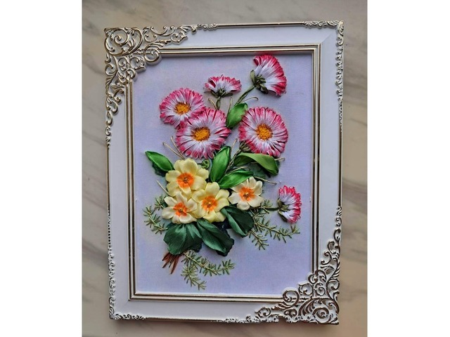 Мініатюрка стрічками "Маргаритки і примула"