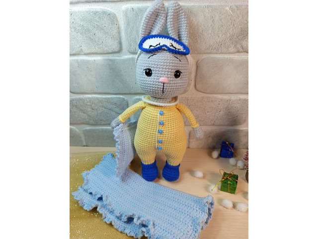 Зайчик ручної роботи, подушка і ковдра в комплекті