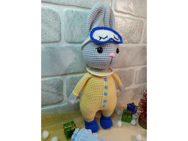 Зайчик ручної роботи, подушка і ковдра в комплекті