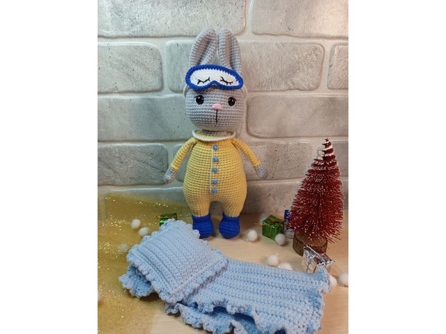 Зайчик ручної роботи, подушка і ковдра в комплекті