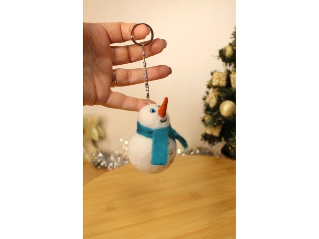 Іграшки на ялинку снеговички валяна іграшка брелок прикраса з вовни інтерєрна