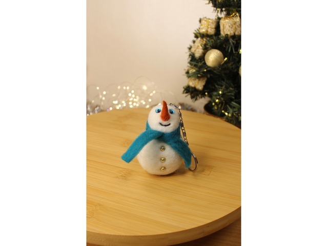 Іграшки на ялинку снеговички валяна іграшка брелок прикраса з вовни інтерєрна