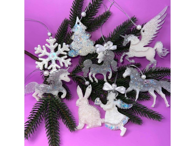 Набір новорічних прикрас на ялинку з епоксидної смоли.