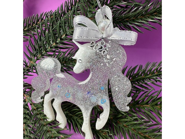 Набір новорічних прикрас на ялинку з епоксидної смоли.