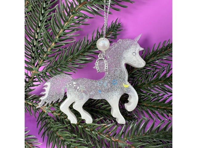 Набір новорічних прикрас на ялинку з епоксидної смоли.