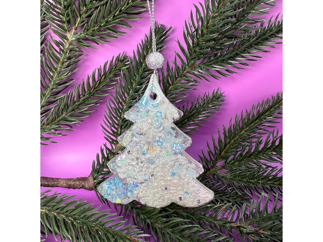 Набір новорічних прикрас на ялинку з епоксидної смоли.