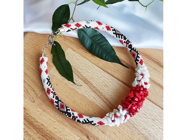 Прикраса із бісеру кольє-джгут "Диво"