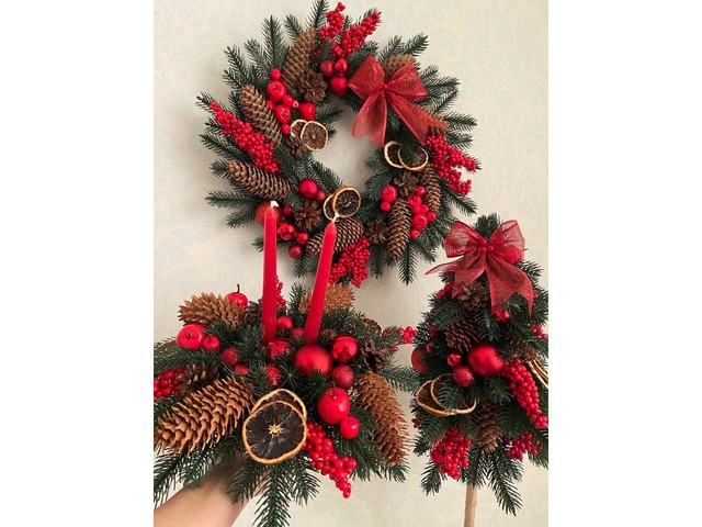 Новогодний рождественский набор венок, елка на высокой ножке и подсвечник