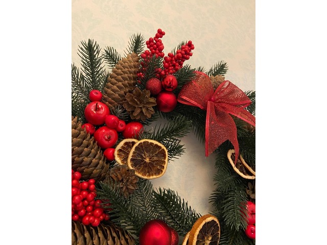 Новогодний рождественский набор венок, елка на высокой ножке и подсвечник