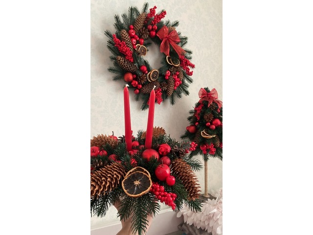 Новогодний рождественский набор венок, елка на высокой ножке и подсвечник