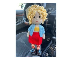 Лялька Зоя вʼязана